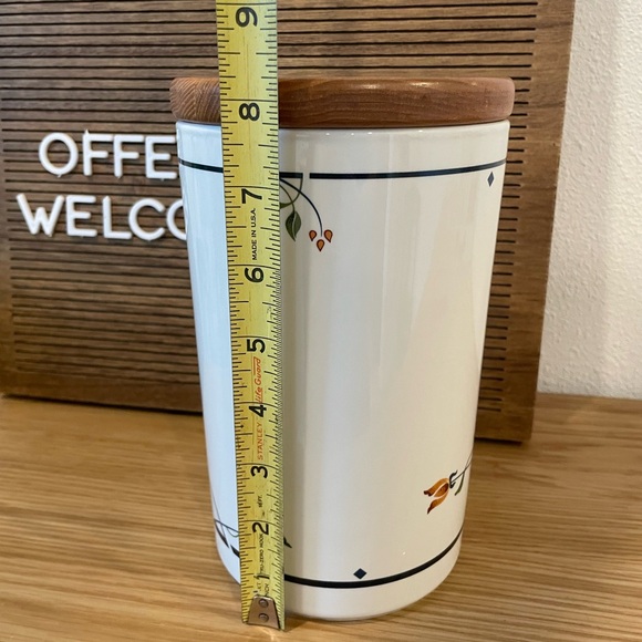 Gorham Ariana 8.25" Ceramic Canister with sealing wooden lid EVUC - Picture 7 of 8